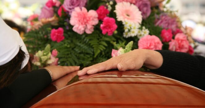 End of life nurse reveals one move people make when close to death