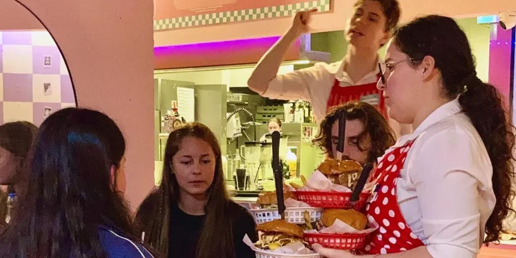 Rude Waitress Humiliated Me over a Declined Card, Saying ‘Don’t Take Women Out If You Can’t Pay’