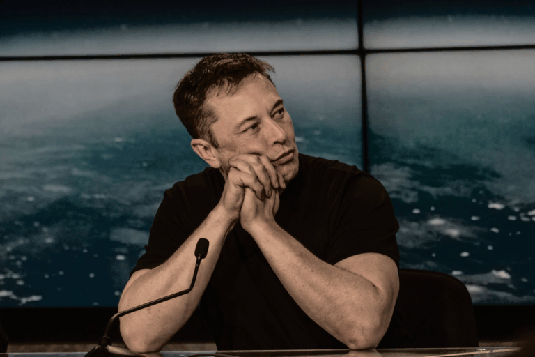 Elon Musk’s Viral Photo Sparks Speculation Over What He Was Actually Doing During Cabinet Meeting