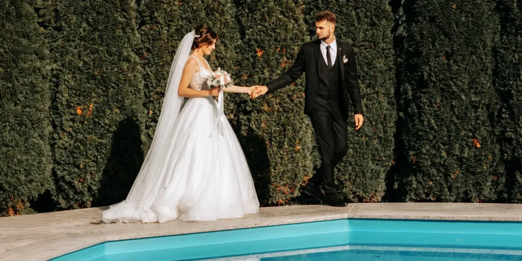 My Groom Deliberately Threw Me into the Pool During Our Wedding Photoshoot – My Dad’s Response Left Everyone Speechless