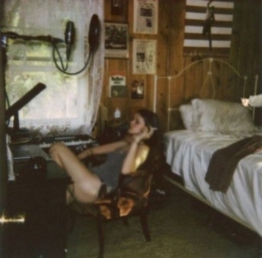 When I looked through my wife’s old photos, I found one that made me decide to end our marriage.